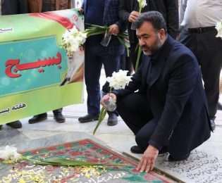 مراسم غبارروبی از گلزار شهدای قم برگزار شد