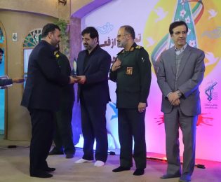 قدردانی از مدیرعامل شرکت گاز استان قم در آیین تجلیل از فعالان فرهنگی و هنری بسیج قم